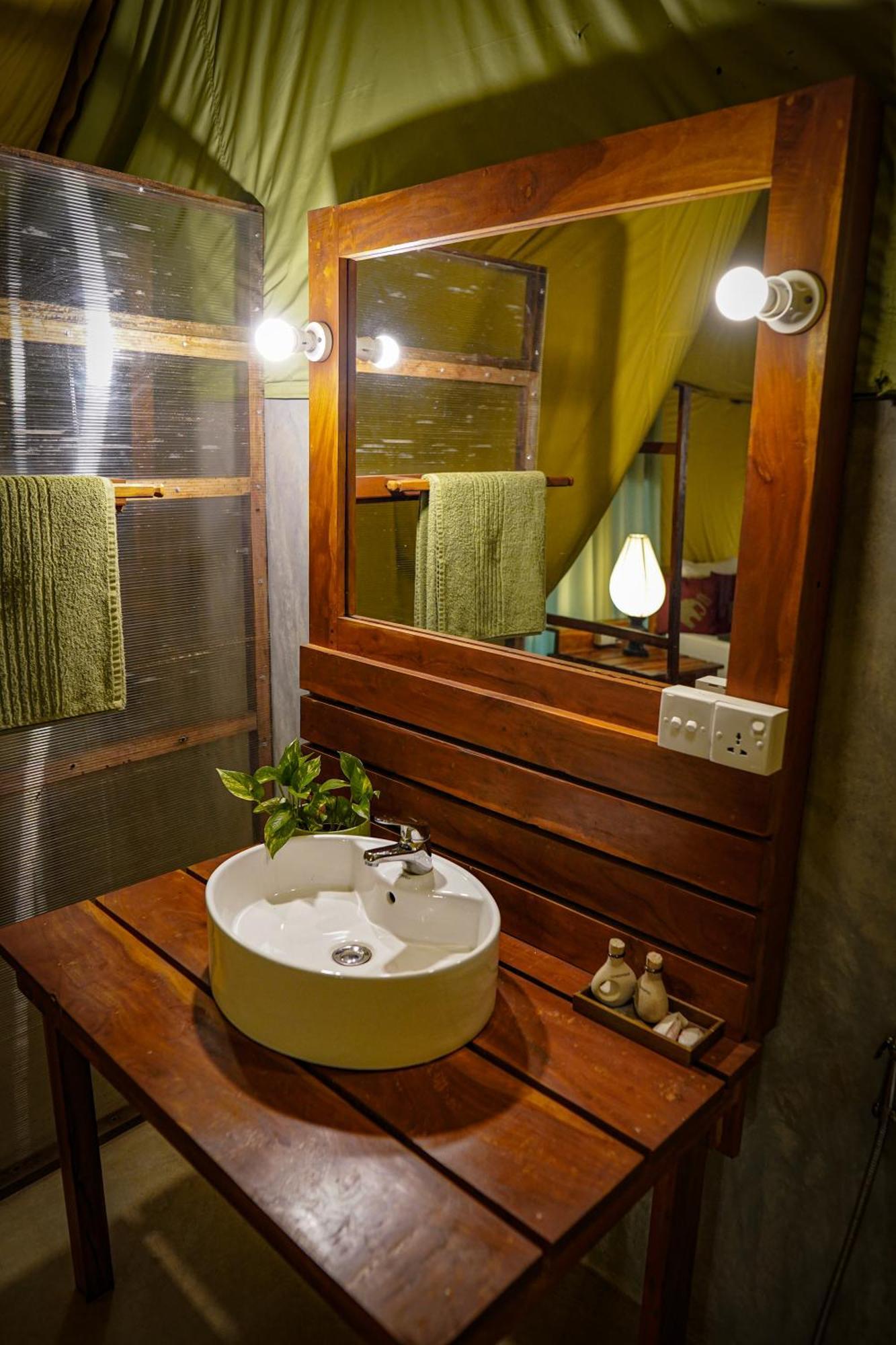 אודוואלאווה River Glamping By Gaga Bees מראה חיצוני תמונה
